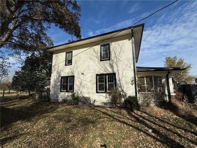 101 S Buttermilk Station Road, East Lynne, MO 64743