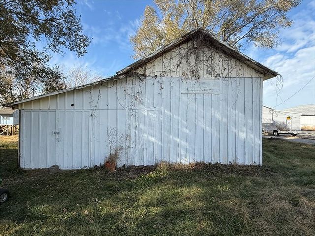 101 S Buttermilk Station Road, East Lynne, MO 64743