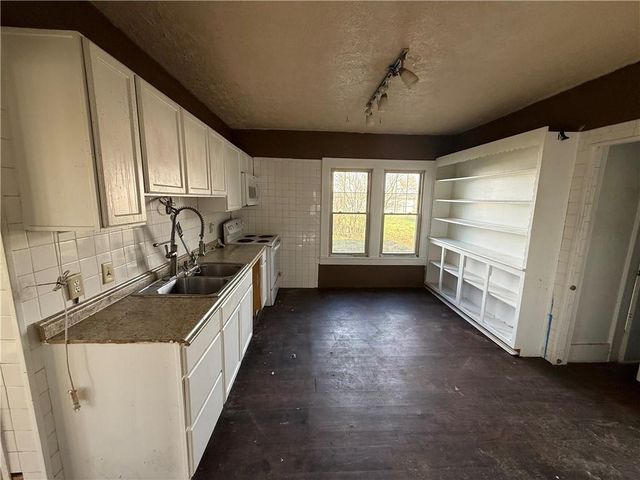 101 S Buttermilk Station Road, East Lynne, MO 64743