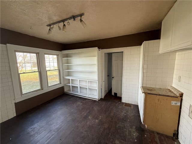 101 S Buttermilk Station Road, East Lynne, MO 64743