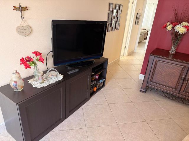 104 Oakridge H, Deerfield Beach, FL 33442