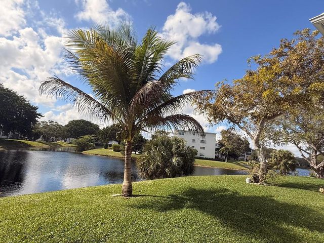 104 Oakridge H, Deerfield Beach, FL 33442