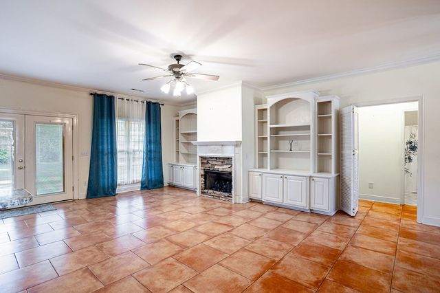 203 Lakeside Dr, Dothan, AL 36301