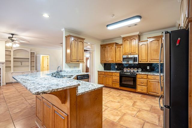 203 Lakeside Dr, Dothan, AL 36301