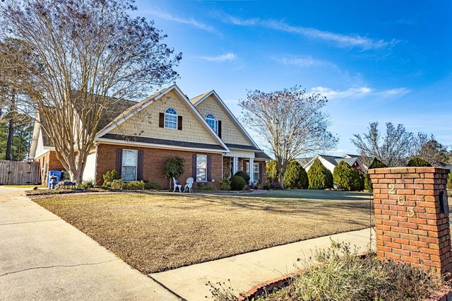 203 Lakeside Dr, Dothan, AL 36301