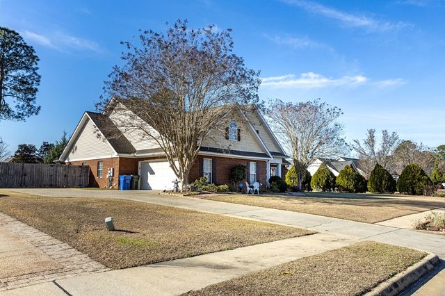 203 Lakeside Dr, Dothan, AL 36301