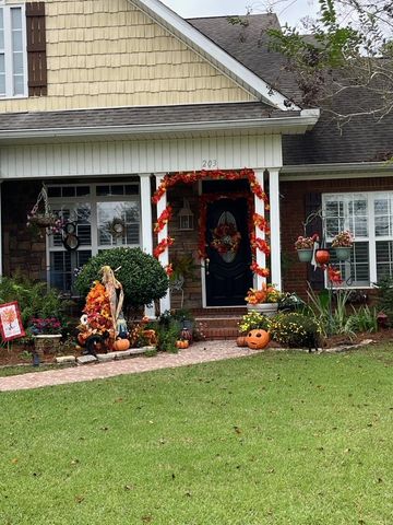 203 Lakeside Dr, Dothan, AL 36301