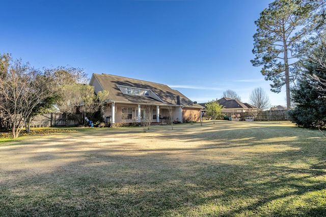 203 Lakeside Dr, Dothan, AL 36301