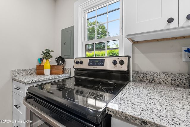 10324 Deering Rd, Louisville, KY 40272