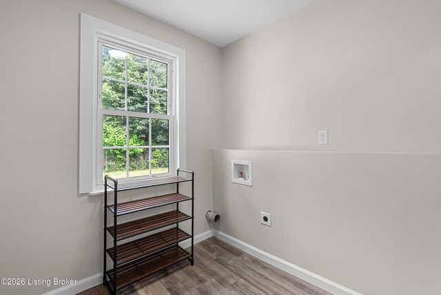 10324 Deering Rd, Louisville, KY 40272