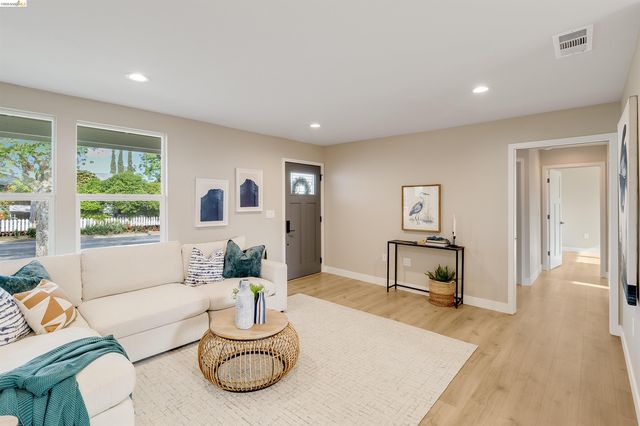 3015 Stevenson St, Pittsburg, CA 94565