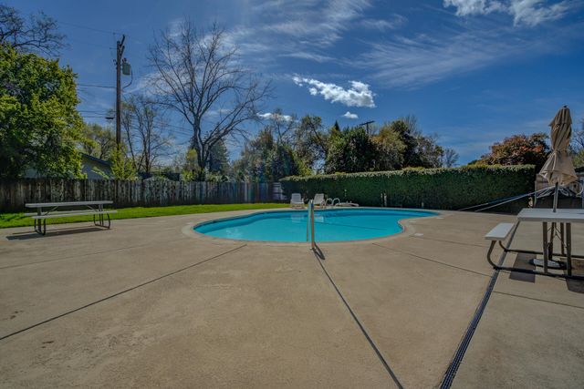 1825 Del Mar Avenue, Redding, CA 96003