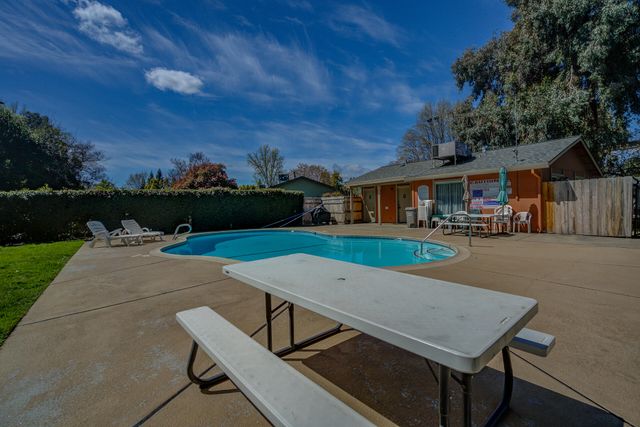 1825 Del Mar Avenue, Redding, CA 96003