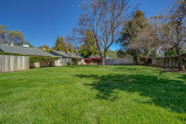 1825 Del Mar Avenue, Redding, CA 96003