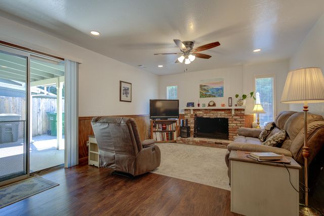1825 Del Mar Avenue, Redding, CA 96003