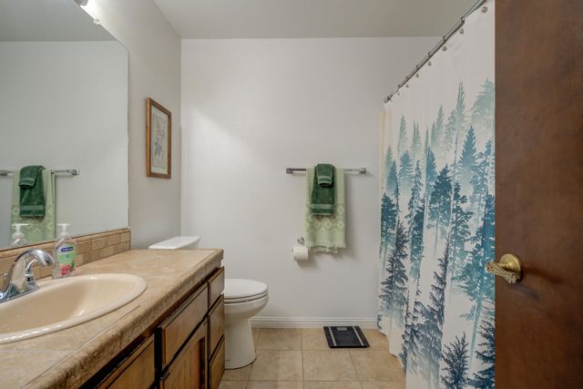1825 Del Mar Avenue, Redding, CA 96003