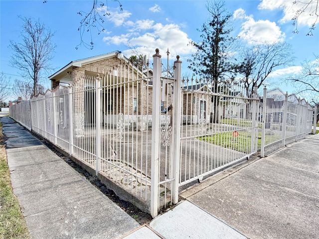 8354 Wier Drive, Houston, TX 77017