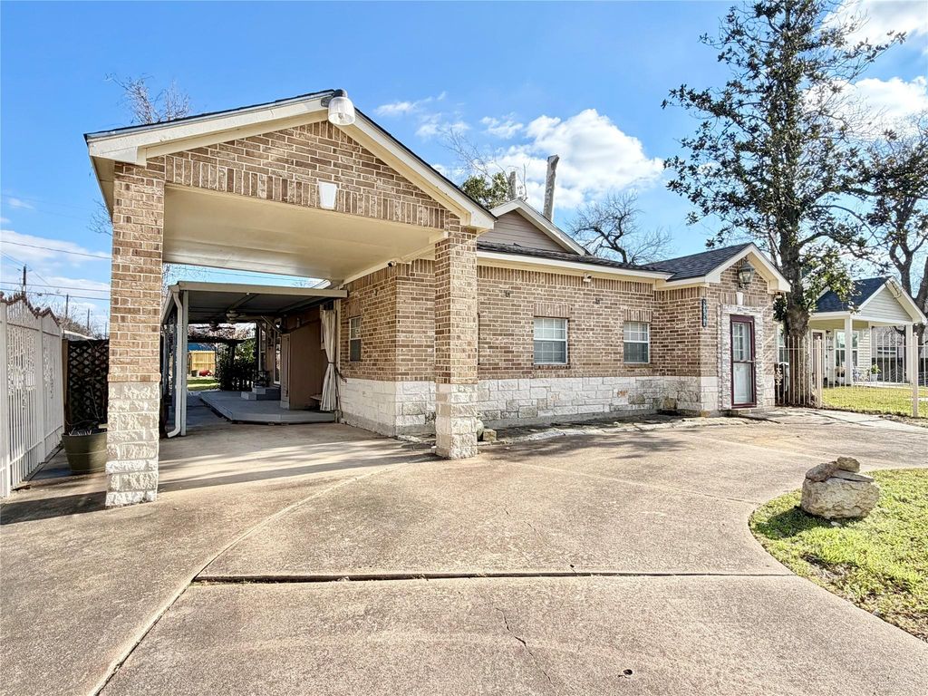 8354 Wier Drive, Houston, TX 77017