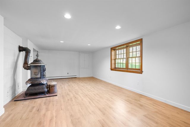 60 Cambridge Road, Hampstead, NH 03841