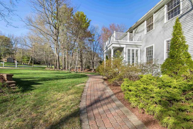 60 Cambridge Road, Hampstead, NH 03841