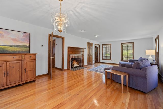 60 Cambridge Road, Hampstead, NH 03841