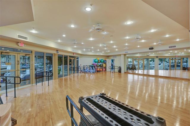 3370 Hidden Bay Dr 1009, Aventura, FL 33180