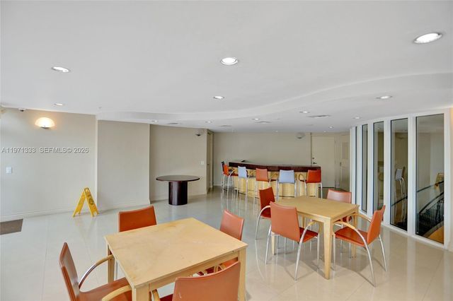 3370 Hidden Bay Dr 1009, Aventura, FL 33180