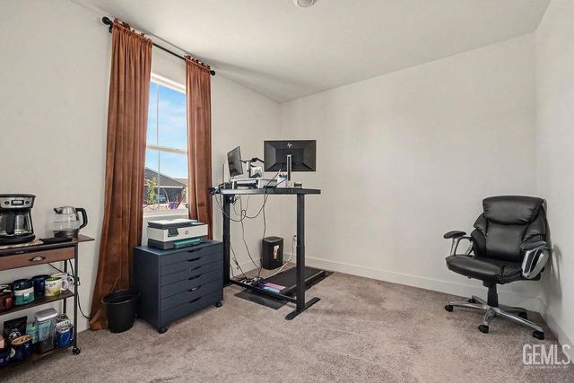 7717 Ridge Forest Drive, Bakersfield, CA 93313