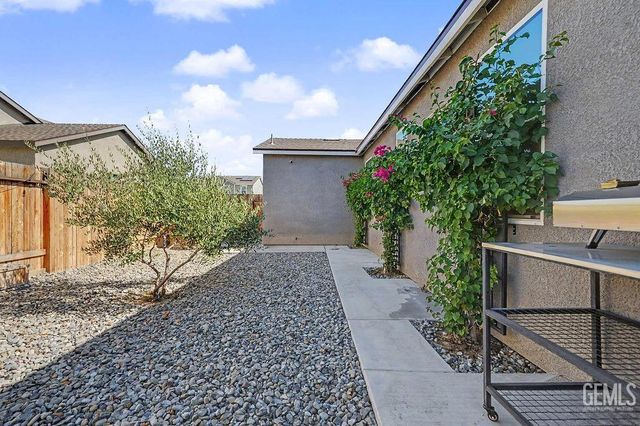 7717 Ridge Forest Drive, Bakersfield, CA 93313