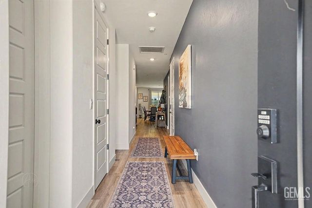 7717 Ridge Forest Drive, Bakersfield, CA 93313