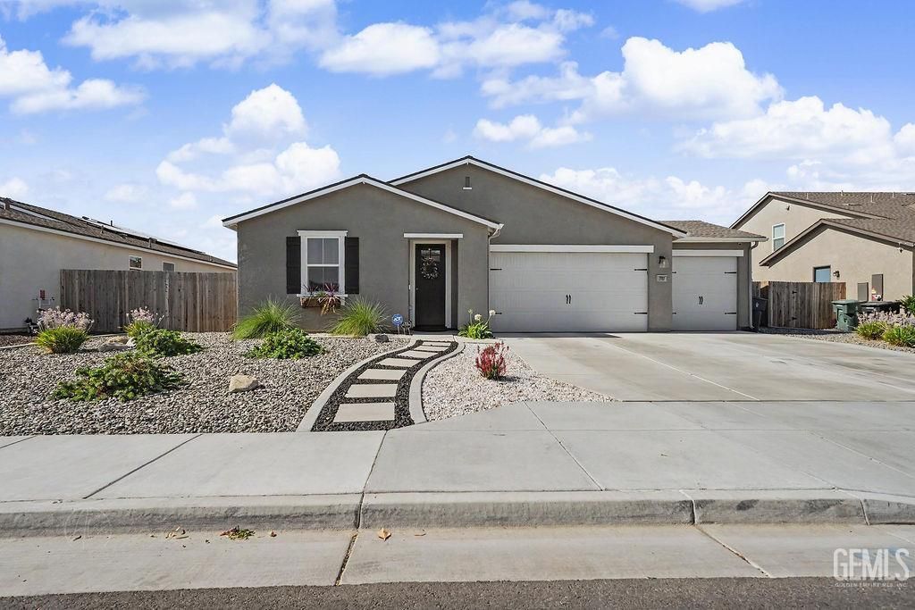 7717 Ridge Forest Drive, Bakersfield, CA 93313