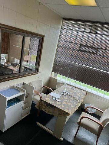 22300 W WARREN Avenue, Detroit, MI 48239