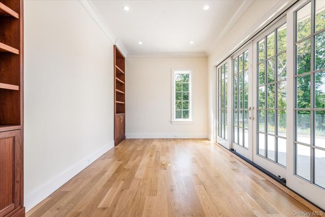 566 E Shore Road, Great Neck, NY 11024