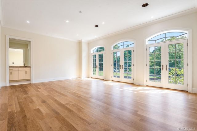 566 E Shore Road, Great Neck, NY 11024