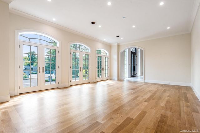 566 E Shore Road, Great Neck, NY 11024