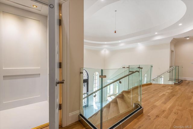 566 E Shore Road, Great Neck, NY 11024