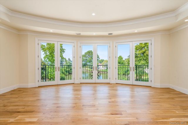 566 E Shore Road, Great Neck, NY 11024