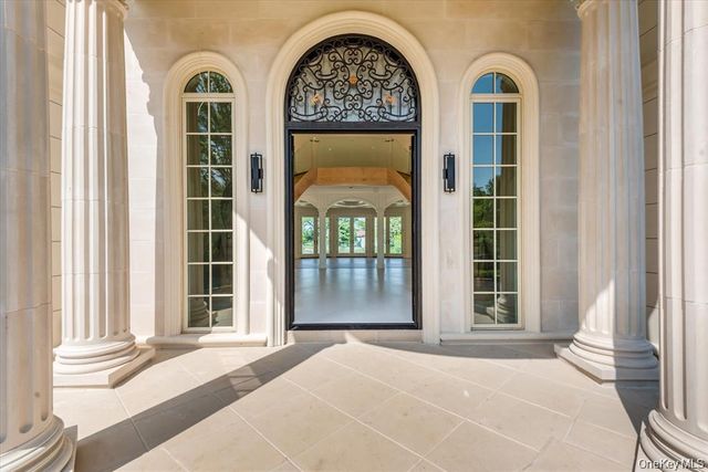 566 E Shore Road, Great Neck, NY 11024