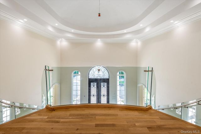 566 E Shore Road, Great Neck, NY 11024