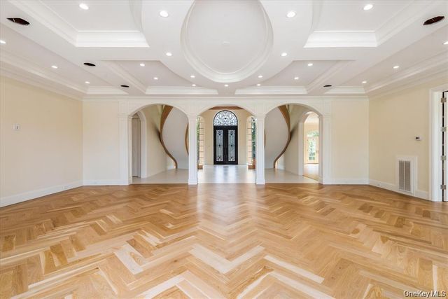 566 E Shore Road, Great Neck, NY 11024