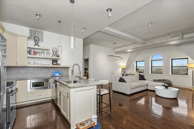 4234 S Ellis Avenue 4B, Chicago, IL 60653