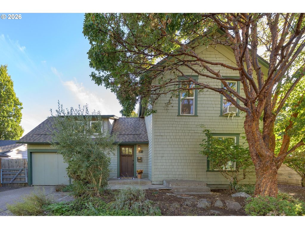 Image 1 of property listing at 632 Ne 11TH St, Mc Minnville, OR 97128