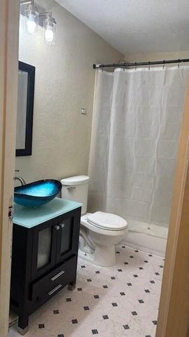 1214 Woodward Street, Damon, TX 77430