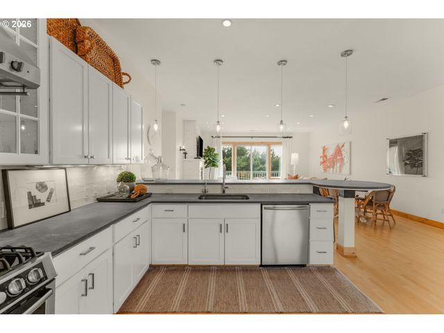 89945 OCEAN Dr, Warrenton, OR 97146