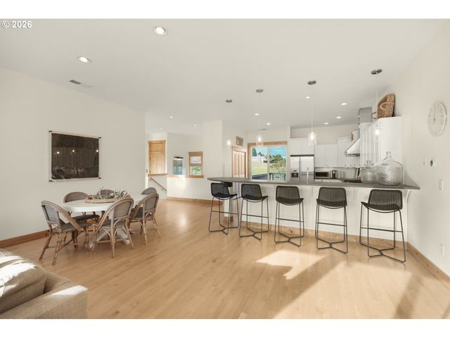 89945 OCEAN Dr, Warrenton, OR 97146