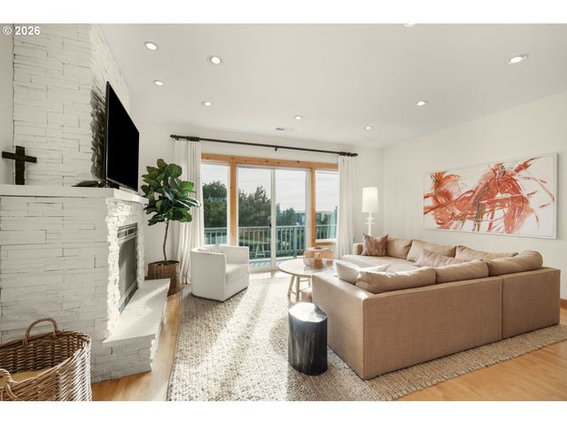 89945 OCEAN Dr, Warrenton, OR 97146