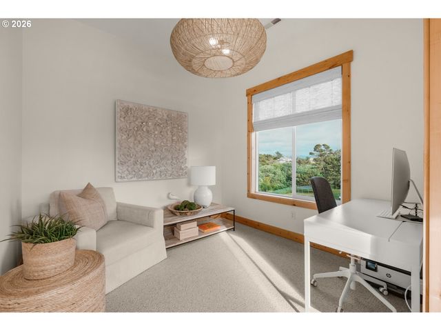 89945 OCEAN Dr, Warrenton, OR 97146