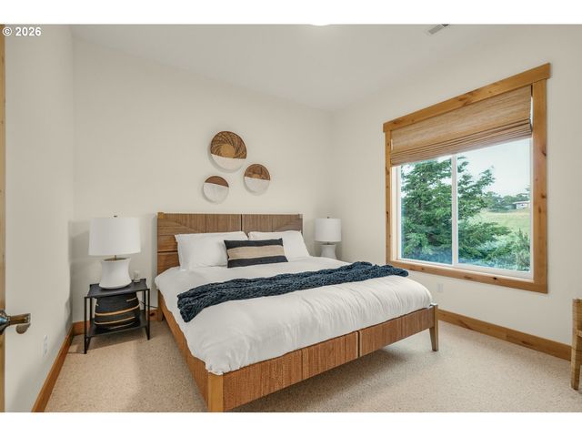 89945 OCEAN Dr, Warrenton, OR 97146