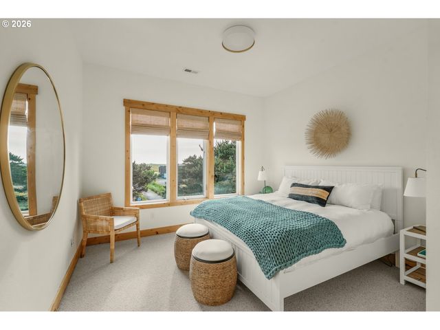89945 OCEAN Dr, Warrenton, OR 97146