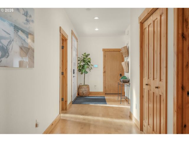 89945 OCEAN Dr, Warrenton, OR 97146